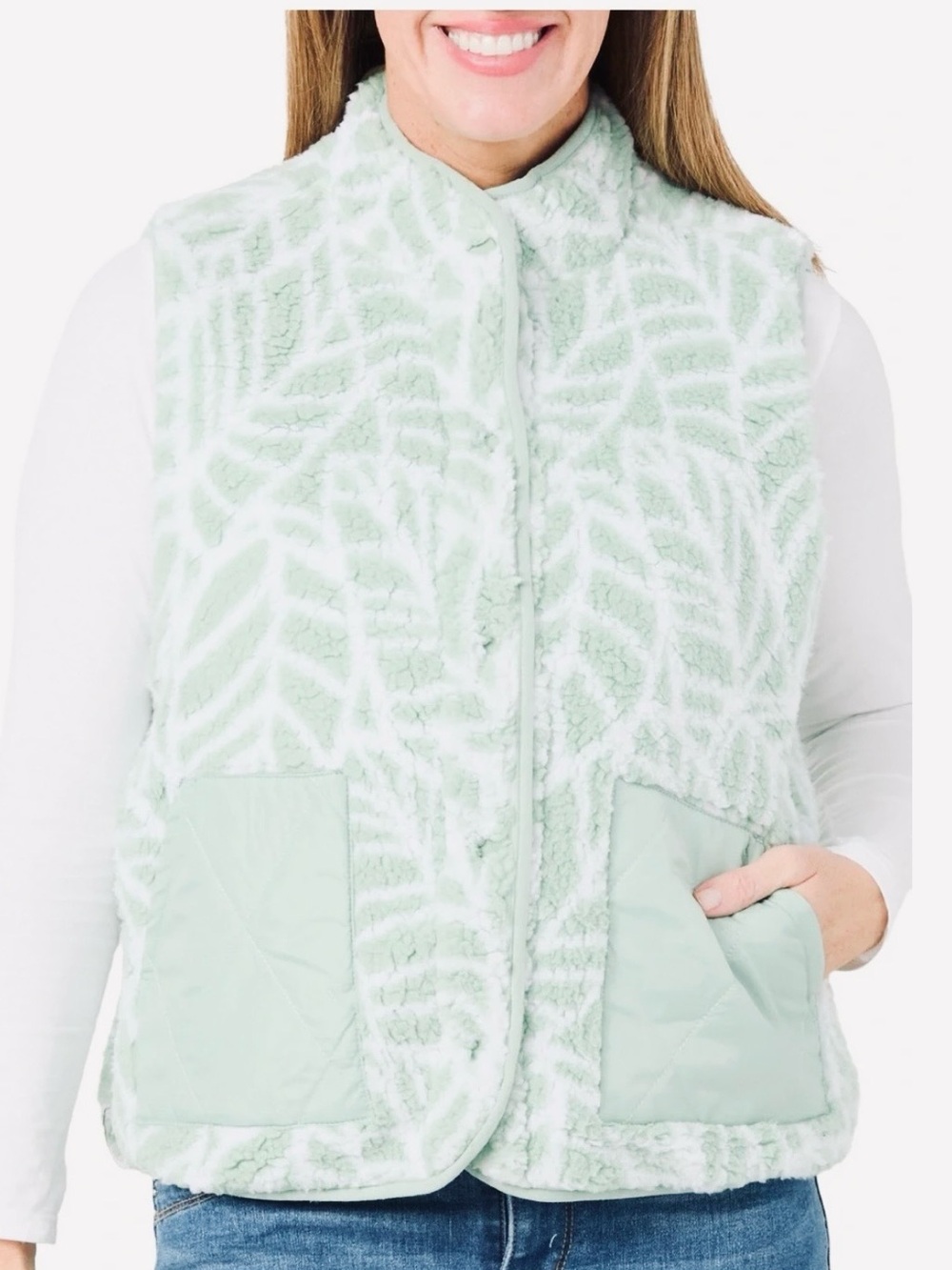 NWT! Reel Legends Women’s Green & White Faux Fur Snap Front Reversible Vest Sz L